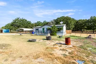313 Hogan Ln, Whitesboro, TX 76273 - Photo 3