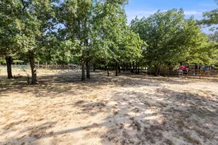313 Hogan Ln, Whitesboro, TX 76273 - Photo 21