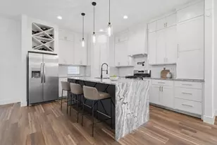 6200 Carlton Garrett St, Dallas, TX 75215 - Photo 9