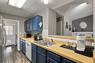 506 W Warrior Trail, Grand Prairie, TX 75052 - Photo 11