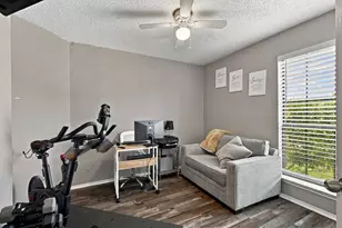 506 W Warrior Trl, Grand Prairie, TX 75052 - Photo 17