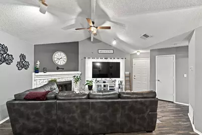506 W Warrior Trail, Grand Prairie, TX 75052 - Photo 5