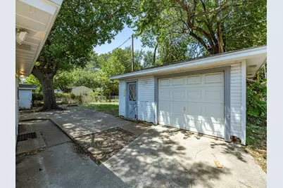 3323 William Brewster Drive, Irving, TX 75062 - Photo 37