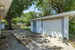 3323 William Brewster Dr, Irving, TX 75062 - Photo 37