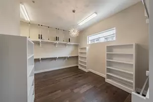 381 E Greenbriar Ln, Dallas, TX 75203 - Photo 31