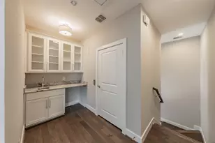 381 E Greenbriar Ln, Dallas, TX 75203 - Photo 29