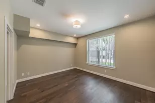 381 E Greenbriar Ln, Dallas, TX 75203 - Photo 9