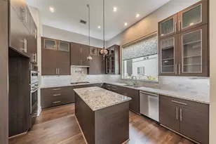 381 E Greenbriar Ln, Dallas, TX 75203 - Photo 13