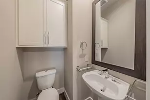 381 E Greenbriar Ln, Dallas, TX 75203 - Photo 11