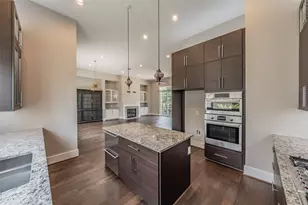 381 E Greenbriar Ln, Dallas, TX 75203 - Photo 15