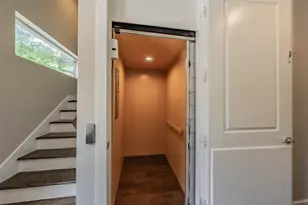 381 E Greenbriar Ln, Dallas, TX 75203 - Photo 7