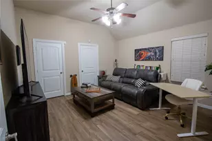 8407 Pecan Creek Dr, Arlington, TX 76001 - Photo 11