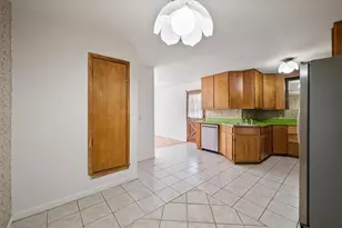 303 Bayless Dr, Euless, TX 76040 - Photo 9
