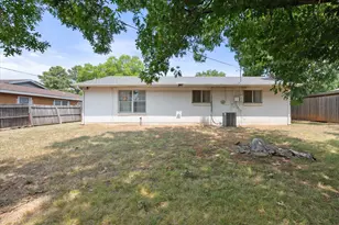 303 Bayless Dr, Euless, TX 76040 - Photo 23