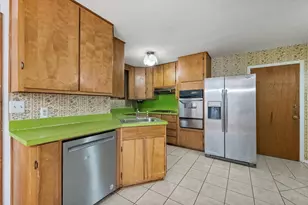 303 Bayless Dr, Euless, TX 76040 - Photo 11