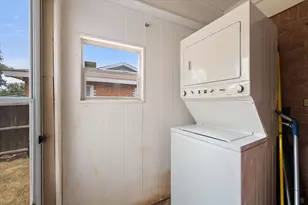 303 Bayless Dr, Euless, TX 76040 - Photo 21