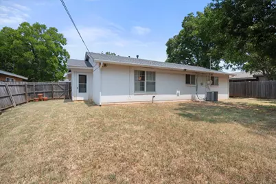303 Bayless Drive, Euless, TX 76040 - Photo 23