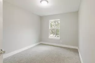 818 W Walker St, Denison, TX 75020 - Photo 9