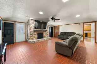 212 Roaring Springs Dr, Joshua, TX 76058 - Photo 3
