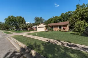 500 Kirven Ave, Waxahachie, TX 75165 - Photo 5