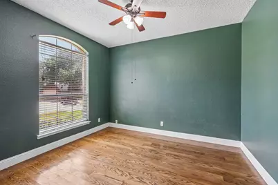 1910 Bentwood Court, Grapevine, TX 76051 - Photo 9
