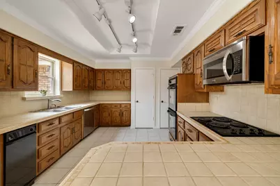 3020 Stonehenge Lane, Carrollton, TX 75006 - Photo 13