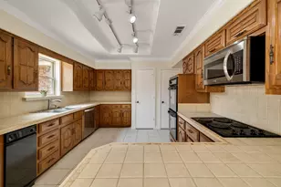 3020 Stonehenge Ln, Carrollton, TX 75006 - Photo 13