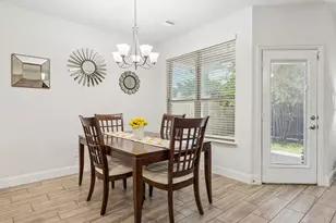 985 E Villas Ct, Lewisville, TX 75067 - Photo 5