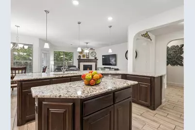 985 E Villas Court, Lewisville, TX 75067 - Photo 9