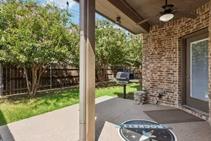 985 E Villas Ct, Lewisville, TX 75067 - Photo 7