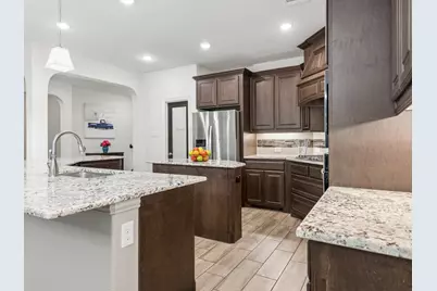 985 E Villas Court, Lewisville, TX 75067 - Photo 11