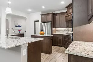 985 E Villas Ct, Lewisville, TX 75067 - Photo 11