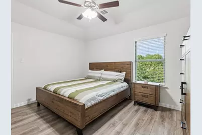 985 E Villas Court, Lewisville, TX 75067 - Photo 17