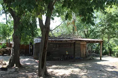 310 S Santa Fe Street, Wolfe City, TX 75496 - Photo 3