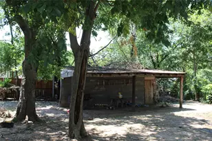 310 S Santa Fe St, Wolfe City, TX 75496 - Photo 3