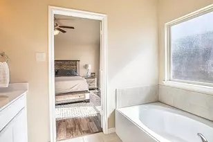 8800 Deadwood Ln, Aubrey, TX 76227 - Photo 17
