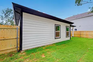 415 Martin Luther King Jr St, Sulphur Springs, TX 75482 - Photo 21