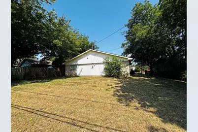 737 S Holiday Drive, Grand Prairie, TX 75052 - Photo 13