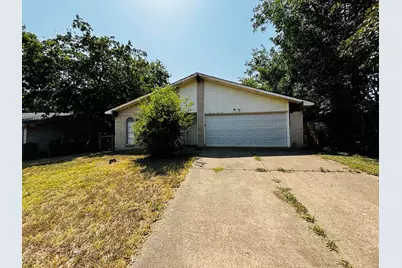 737 S Holiday Drive, Grand Prairie, TX 75052 - Photo 1