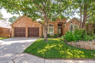 828 Spring Creek Dr, Grapevine, TX 76051 - Photo 1