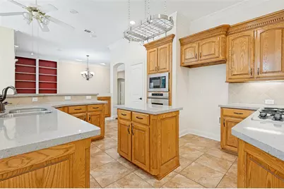 828 Spring Creek Drive, Grapevine, TX 76051 - Photo 7