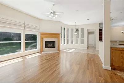 828 Spring Creek Drive, Grapevine, TX 76051 - Photo 5