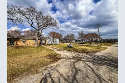 206 E 3rd Street, Tolar, TX 76476 - Photo 3