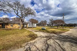 206 E 3rd St, Tolar, TX 76476 - Photo 3