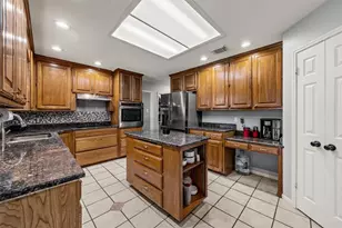 9605 Oak Springs Dr, Woodway, TX 76712 - Photo 5