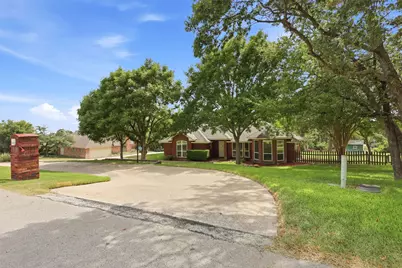 106 Cedar Crest Court, Hudson Oaks, TX 76087 - Photo 3