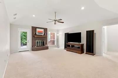 106 Cedar Crest Court, Hudson Oaks, TX 76087 - Photo 5