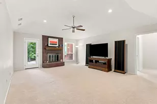 106 Cedar Crest Ct, Hudson Oaks, TX 76087 - Photo 5