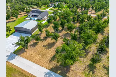 943 E Landings, Granbury, TX 76049 - Photo 9