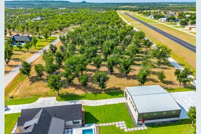 943 E Landings, Granbury, TX 76049 - Photo 15